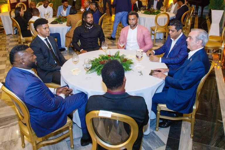 encuentro fue desarrollado en el Palacio Nacional El Presidente Abinader celebra la Navidad con Grandes Ligas