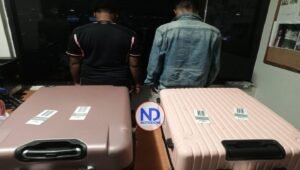 Arrestan dos hombres con 35 paquetes de marihuana en el AILA