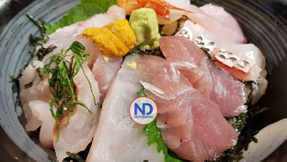 ¿Cuáles son los riesgos de consumir pescado crudo?