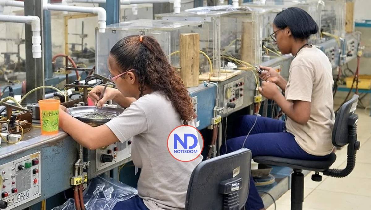 Alza salarial revive necesidad de revisar la ley laboral