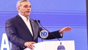 Luis Abinader recomienda depurar extranjeros antes de emplearlos