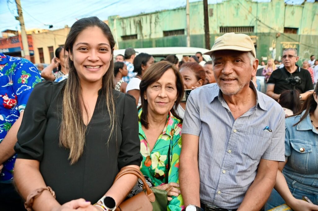BOMBEROS 11 Bomberos DN realiza su tradicional desfile para llevar alegría a los niños en el Día de Reyes