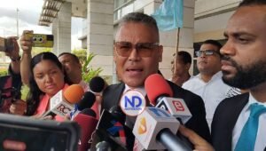 Carlos Peña advierte Gobierno no aumentar combustibles en 2025