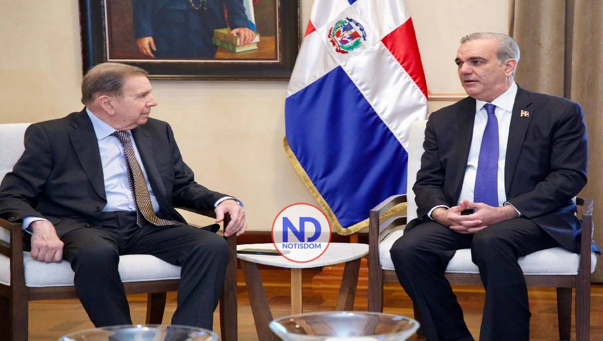 Edmundo llega al Palacio Nacional; asegura que “pronto” volverá a Venezuela