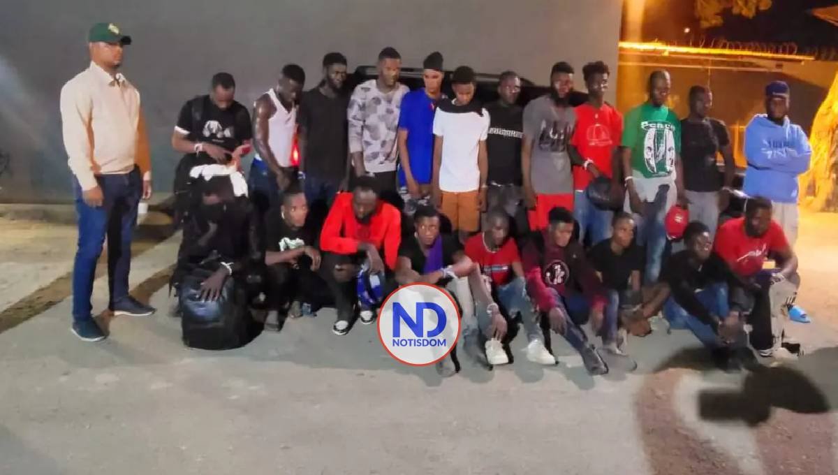 Detienen a 38 indocumentados haitianos y a dos dominicanos 2 Detienen a 38 indocumentados haitianos y a dos dominicanos
