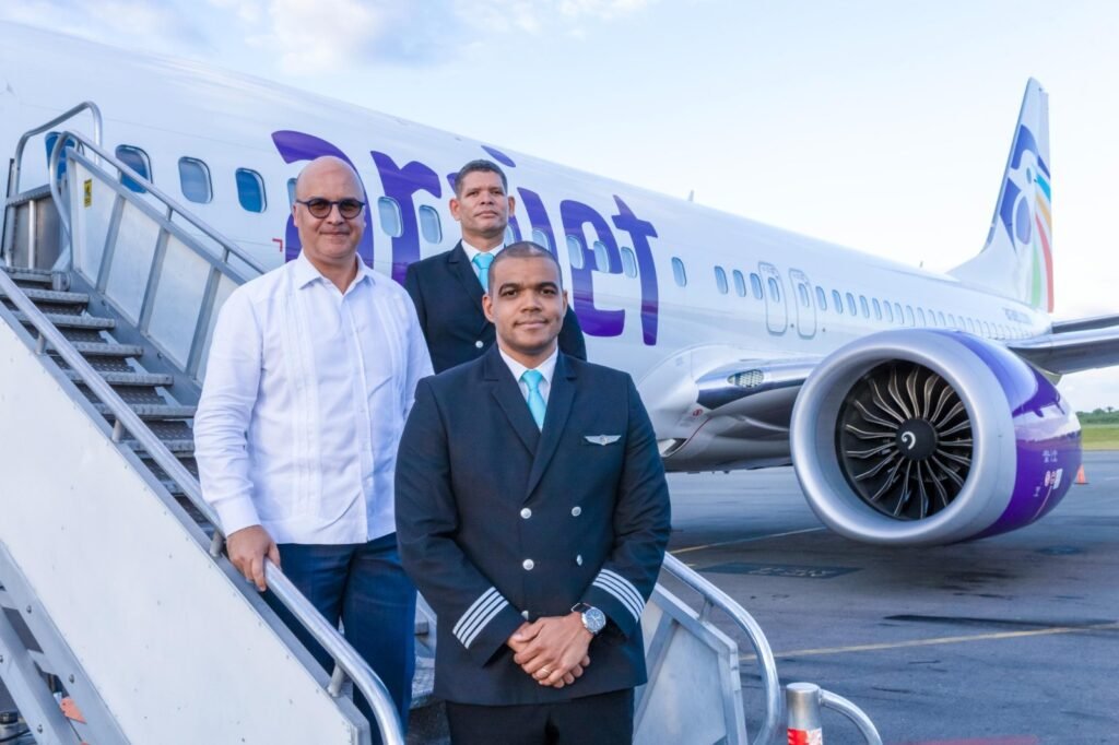 IDAC 7 IDAC habilita dos pilotos dominicanos para volar los aviones boeing de Arajet