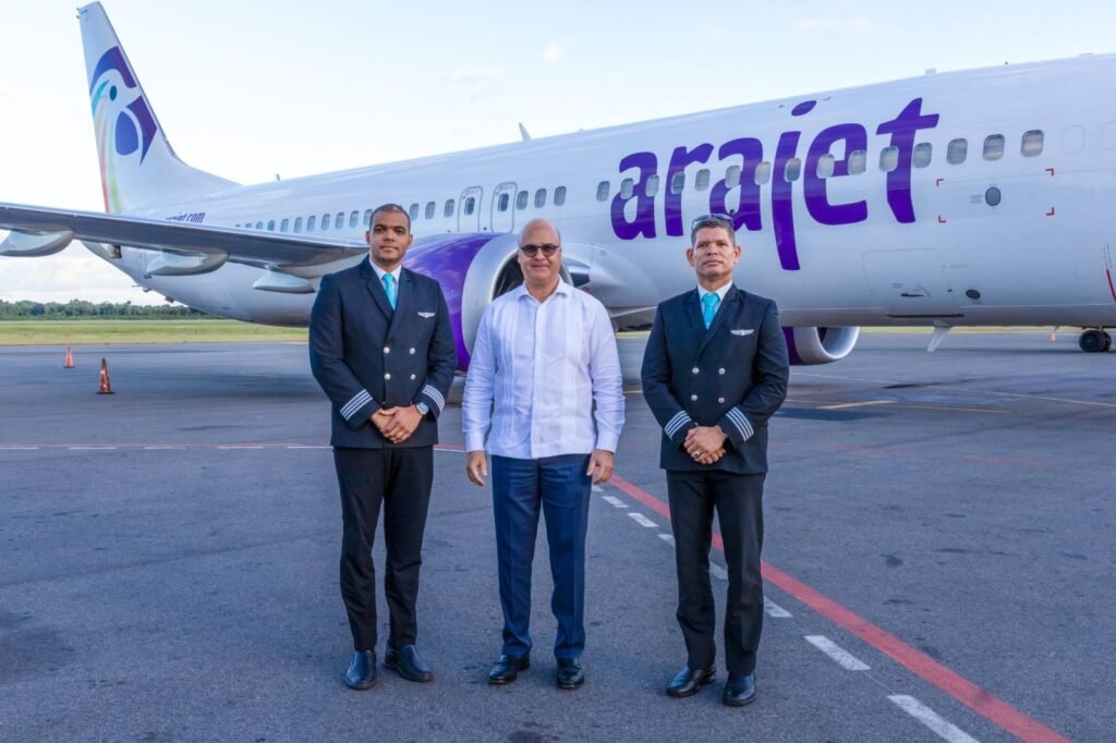 IDAC 8 IDAC habilita dos pilotos dominicanos para volar los aviones boeing de Arajet