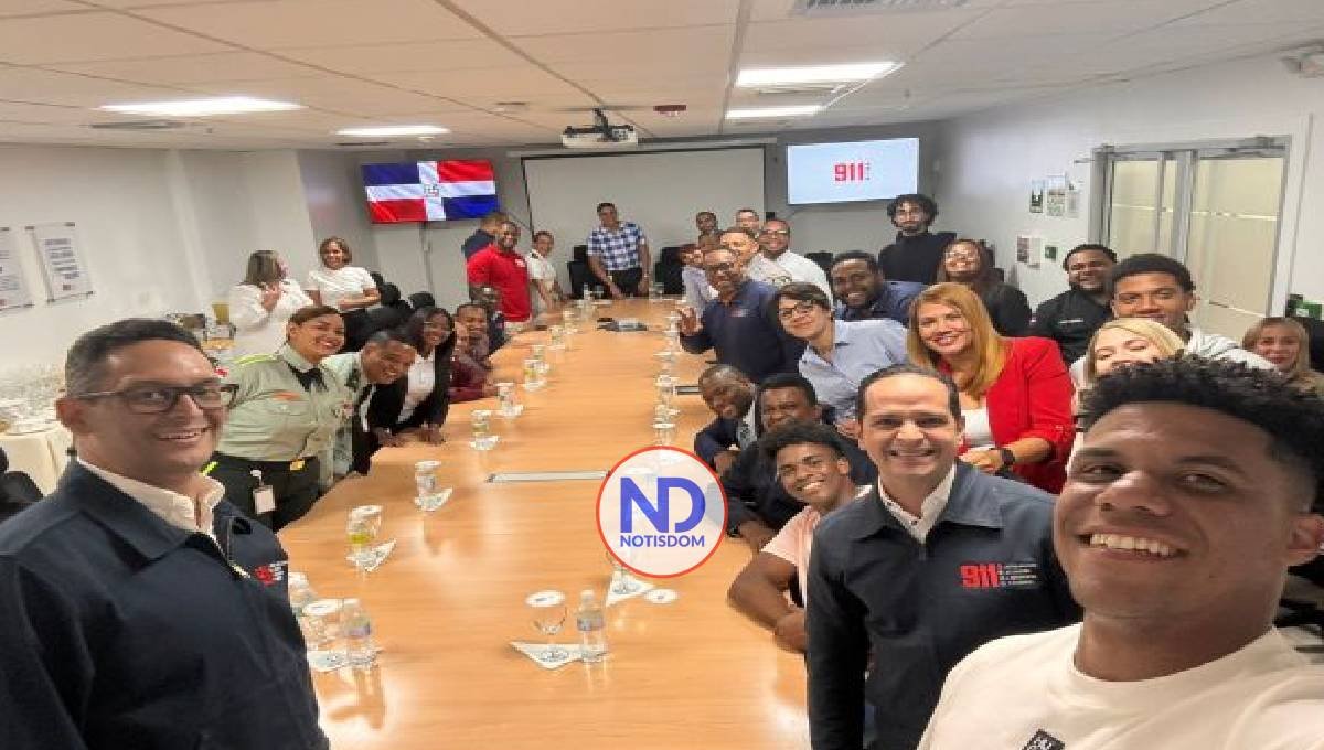 Juan Soto almuerza con colaboradores del Sistema 911