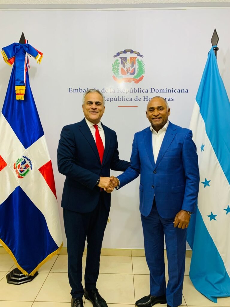 Julito Fulcar Y Luis Bienvenido Garcia Mercado Julito Fulcar visita embajada Dominicana en Honduras para fortalecer lazos