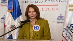 Empleados de Cultura despiden a Milagros Germán en un emotivo momento