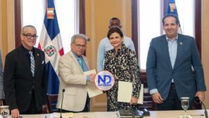 Vicepresidenta Raquel Peña firma acuerdo histórico entre el Gobierno y el CMD