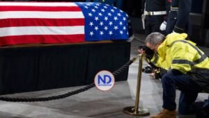 Cientos de personas se acercan a la capilla del expresidente Jimmy Carter