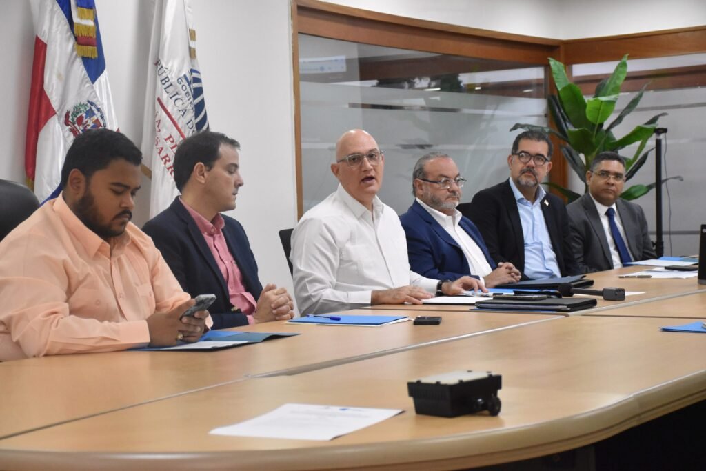 Pavel Isa Contreras 12 MEPyD y AIREN suscriben convenio para impulsar desarrollo productivo de la región Cibao Noroeste