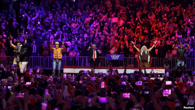 Village People Donald Trump promete una nueva era y «mano dura» en Estados Unidos