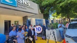 Médicos se retiran del SNS; acuerdan reunión este sábado para buscar consenso