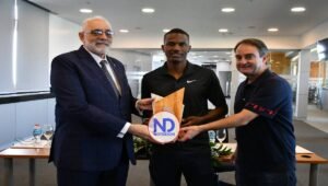 Reconocen a Yunior Torres como Árbitro del Año en campeonato 2024-2025 de LIDOM