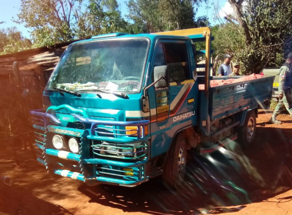 Haitiano ultima comerciante y a su chofer en Pedernales 4 camion 4 Haitiano ultima comerciante y a su chofer en Pedernales