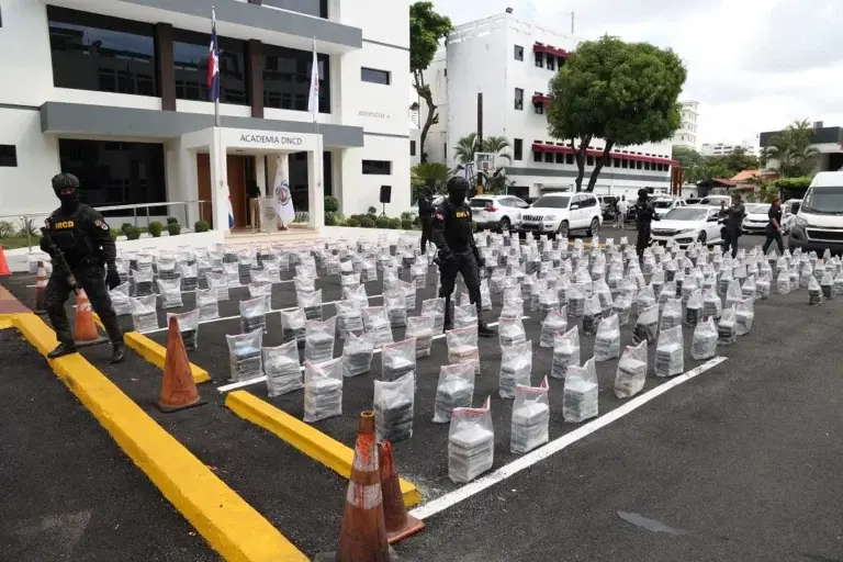 Director municipal de Bayahíbe y su hijo entre detenidos por cargamento de 9.8 kilos de cocaína 4 cocaina 34 Director municipal de Bayahíbe y su hijo entre detenidos por cargamento de 9.8 kilos de cocaína