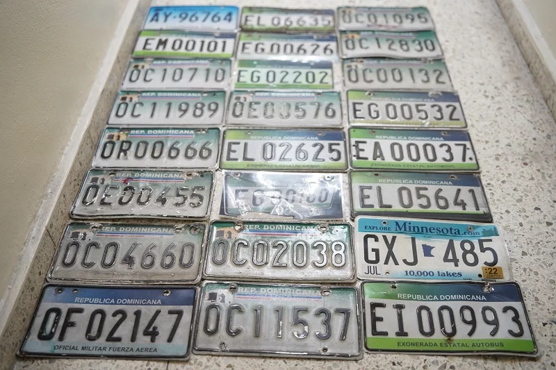 DIGESETT retiene 38 vehículos por placas extranjeras vencidas y oficiales que no corresponden 3 placas DIGESETT retiene 38 vehículos por placas extranjeras vencidas y oficiales que no corresponden