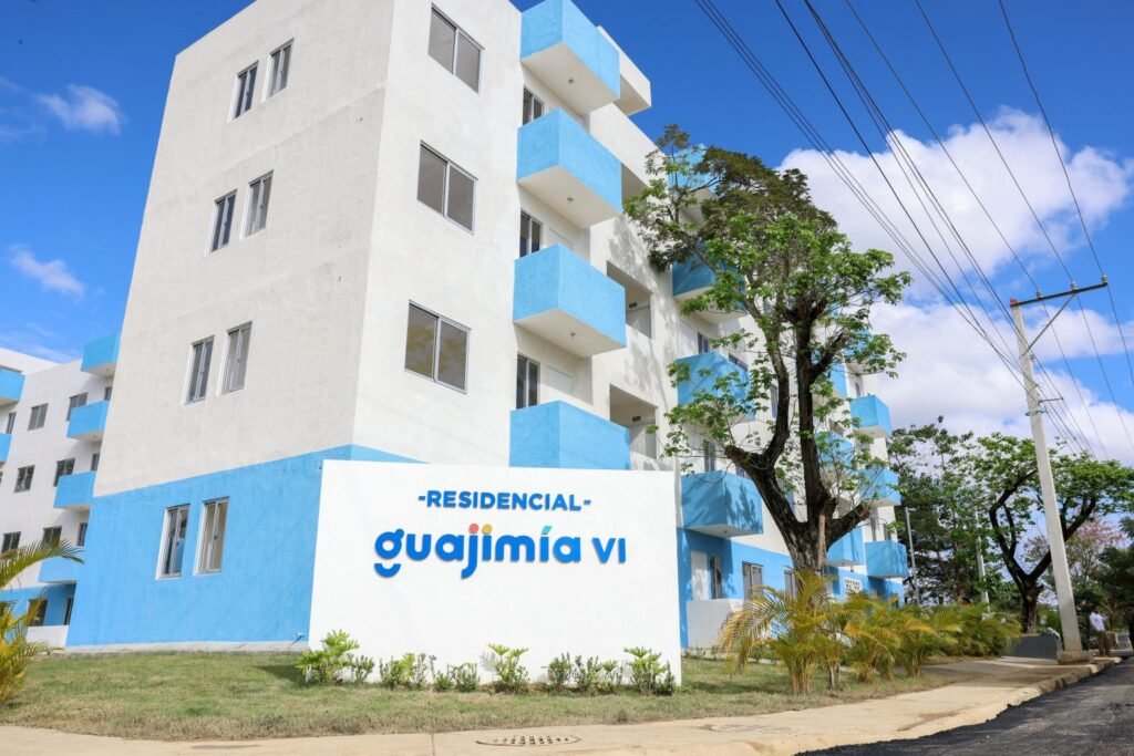 Abinader en guajimia Abinader entrega apartamentos a familas desplazadas Guajimía