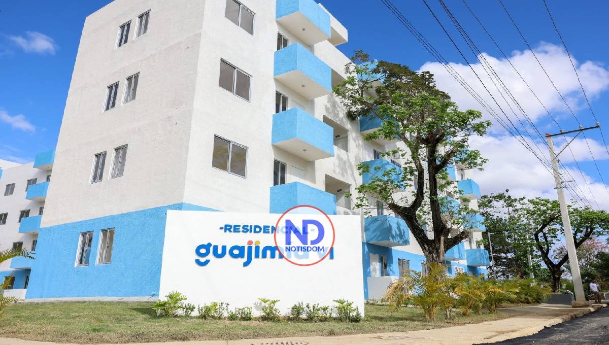 Abinader entrega apartamentos a familas desplazadas Guajimía
