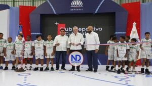 Abinader entrega polideportivo, Museo Deporte y local de club