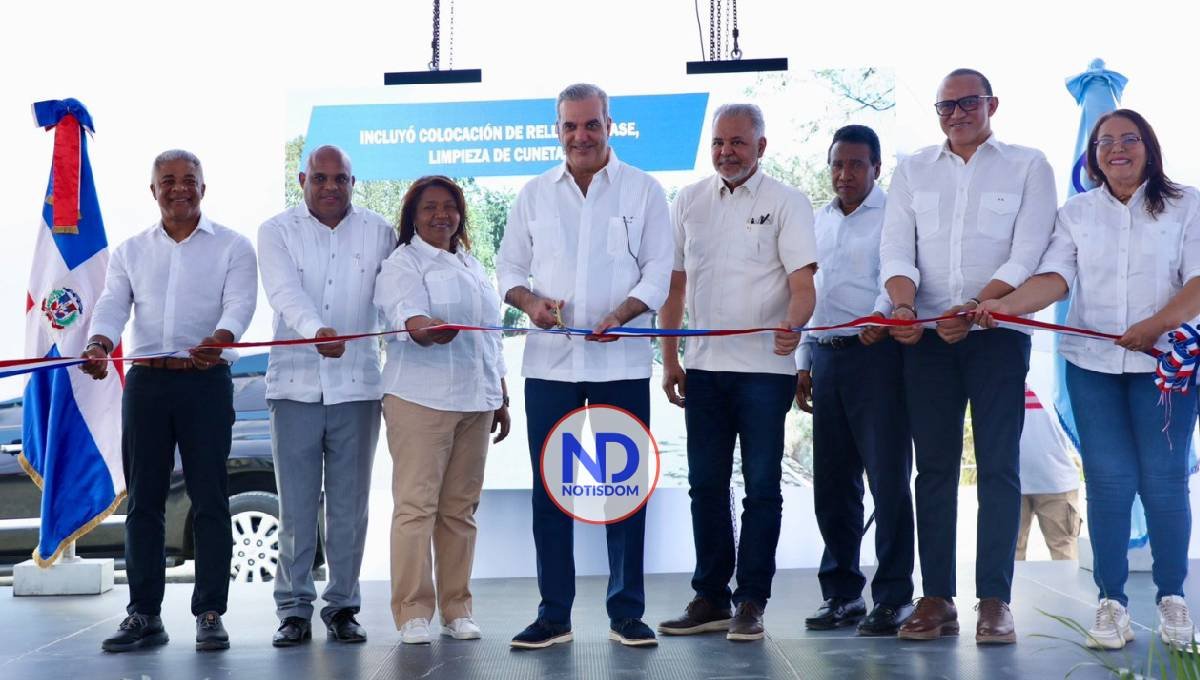 Abinader inaugura obras viales, destacamento, zona franca y fibra óptica en San Juan