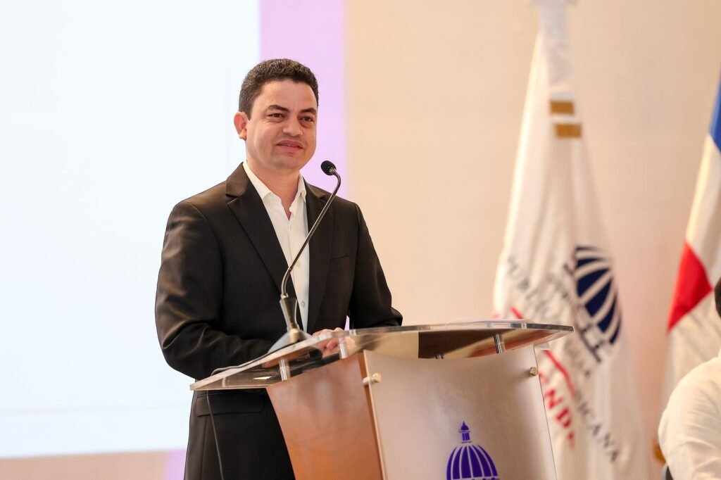 Gobierno presenta avances RD en gestión de finanzas públicas frente al cambio climático 4 Ariel Zaltsman Gobierno presenta avances RD en gestión de finanzas públicas frente al cambio climático