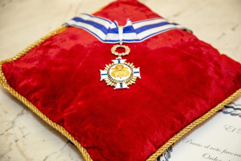 COJIN Abinader impone Orden al Mérito de Duarte, Sánchez y Mella al español Feliciano Barrios Pintado