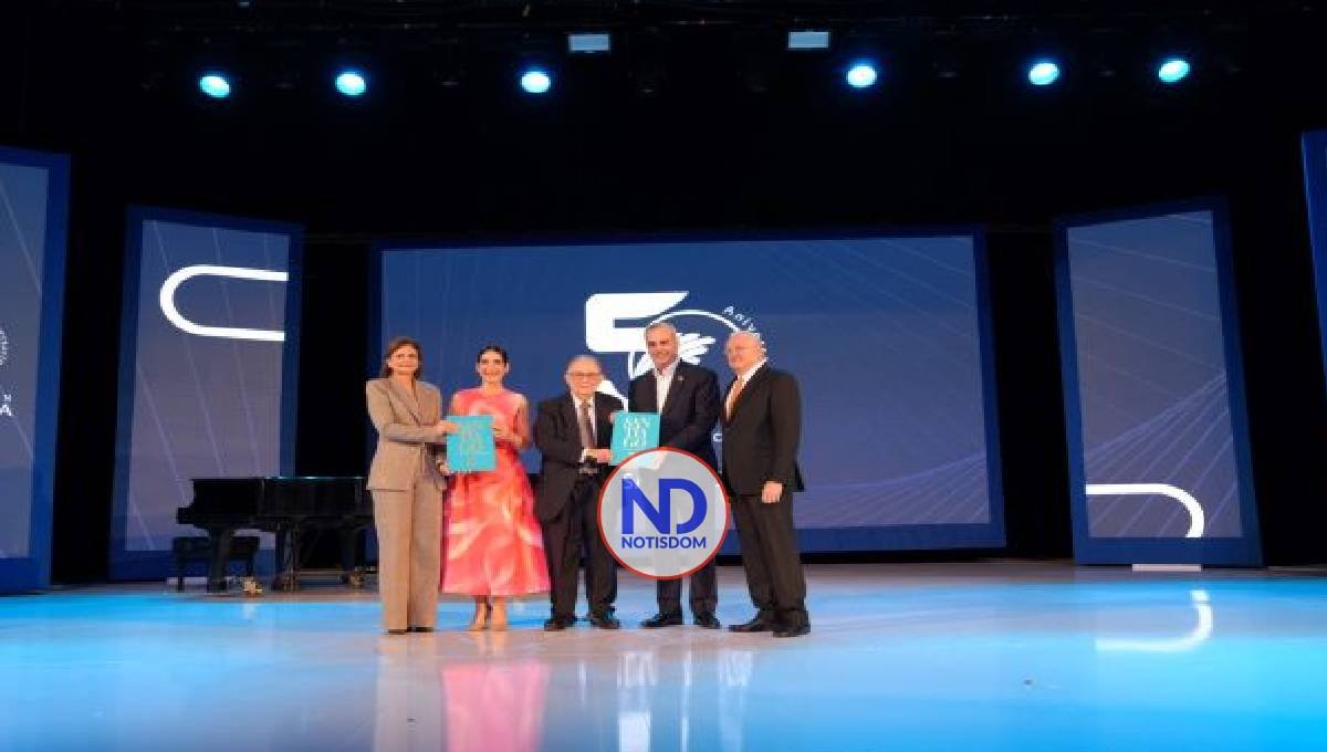 Consejo de Zonas Francas celebra 50 años con libro en Santiago