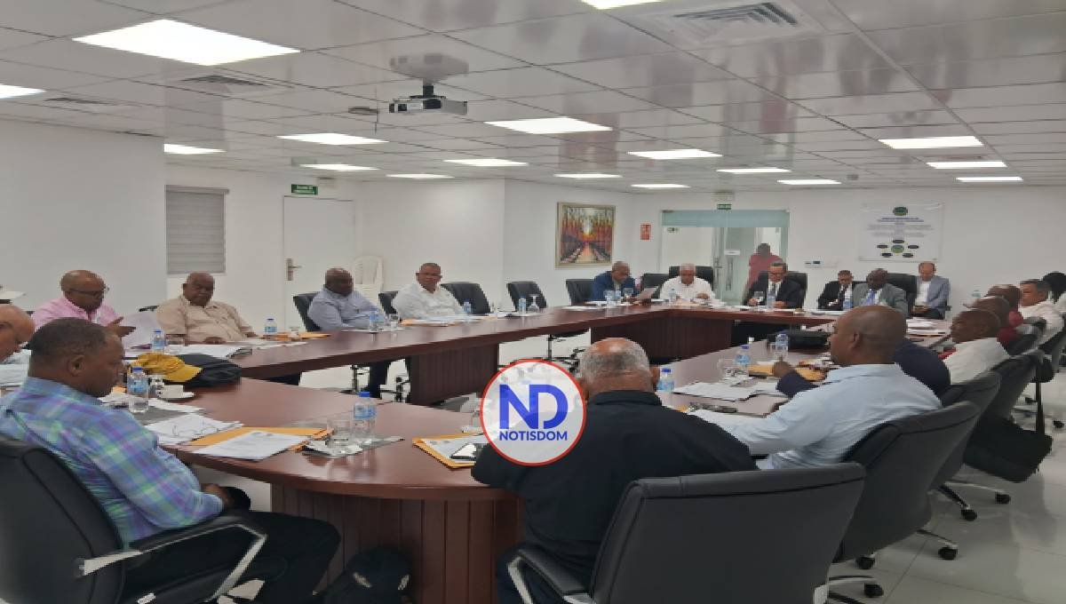 Ministro Eddy Olivares destaca avances en el Fopetcons