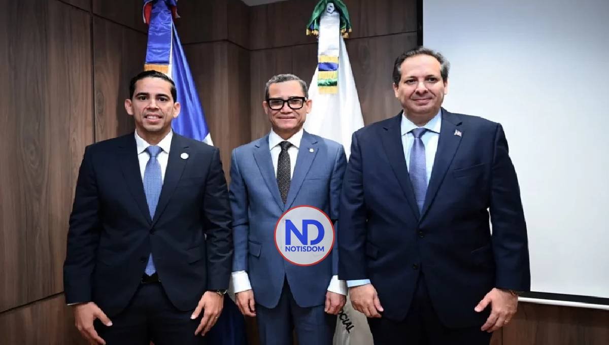 Eddy Olivares toma posesión como presidente del Consejo Nacional de Seguridad Social