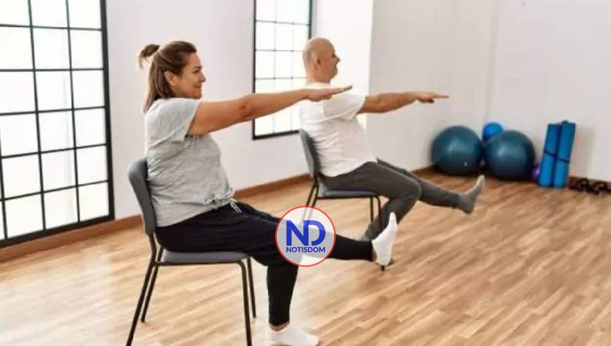 ¿Cómo quemar calorías haciendo ejercicio sentado en una silla?