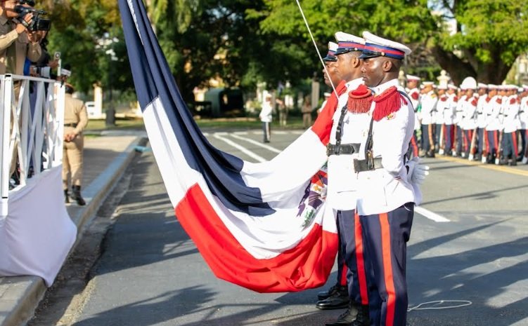 El Gobierno dominicano rinde homenaje a Bandera Nacional 3 GUARDIAS DE SEGURIDAD 1 El Gobierno dominicano rinde homenaje a Bandera Nacional