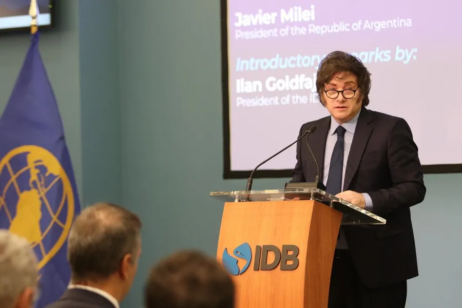 Javier Milei 10 El presidente argentino defiende su economía en el BID