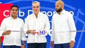 Presidente Abinader y ministro Kelvin Cruz entregan el remozado Club Bameso