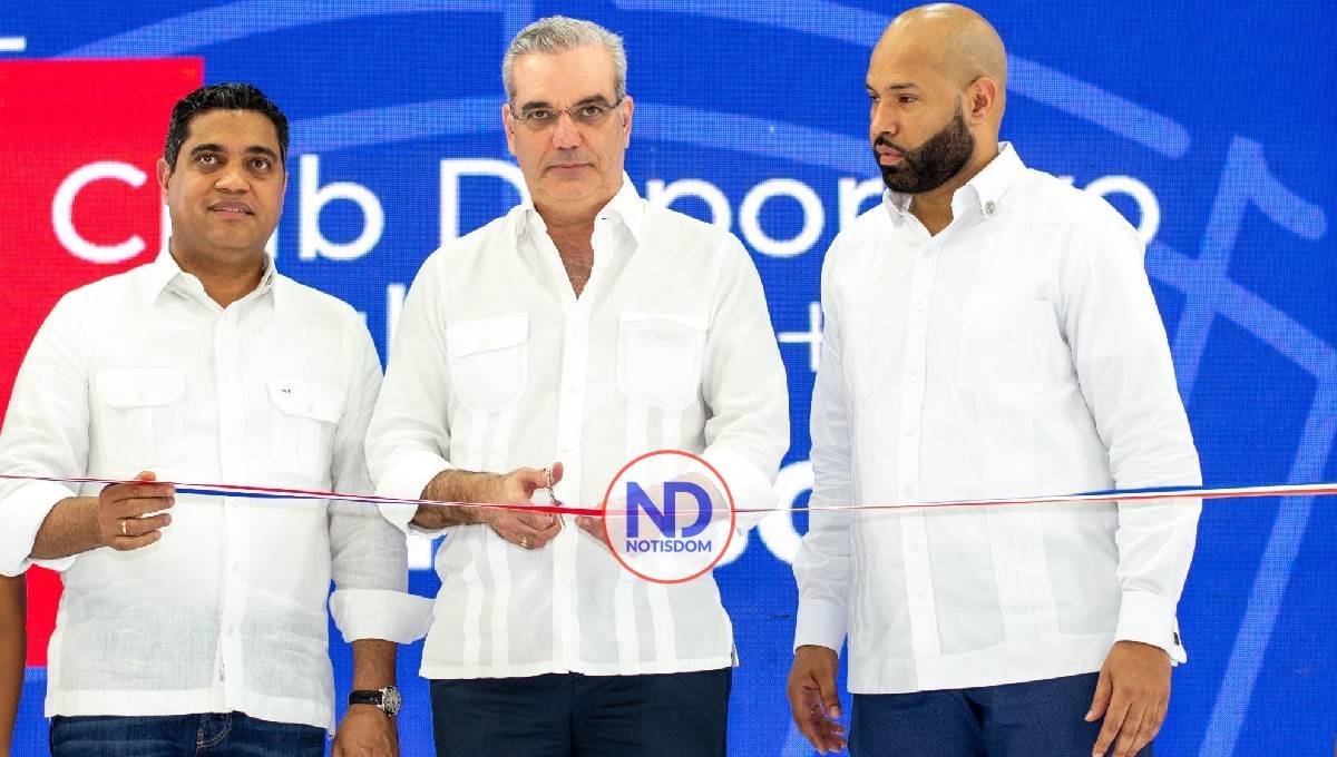 Presidente Abinader y ministro Kelvin Cruz entregan el remozado Club Bameso