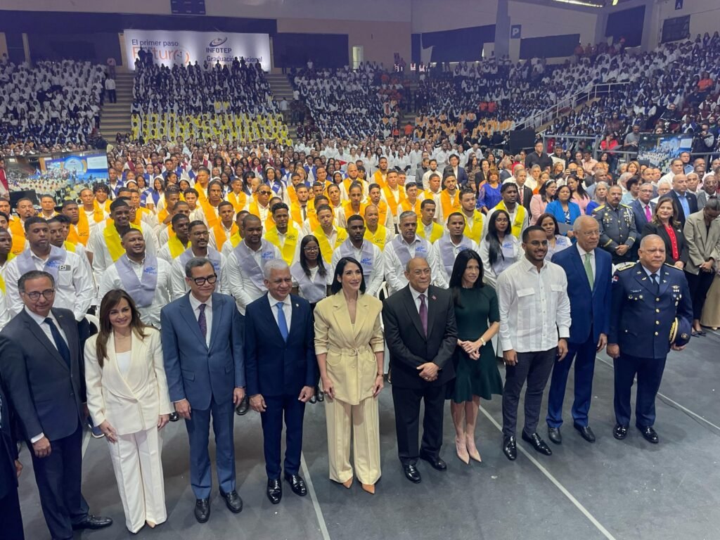 graduandos INFOTEP 3 Infotep entrega títulos a más de tres mil 500 técnicos en graduación ordinaria 2025