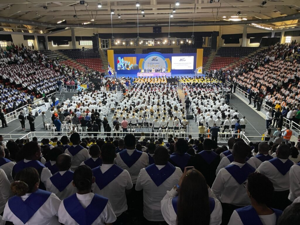 graduandos INFOTEP 4 Infotep entrega títulos a más de tres mil 500 técnicos en graduación ordinaria 2025