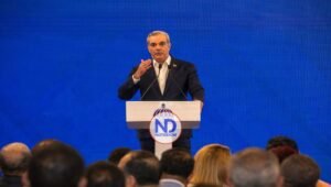 Abinader atribuye a factores internacionales subida del dólar