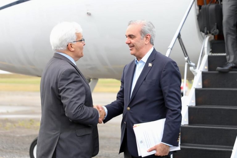 Abinader y el Presidente electo Uruguay se reúnen Montevideo 3 Abinader en Uruguay Abinader y el Presidente electo Uruguay se reúnen Montevideo