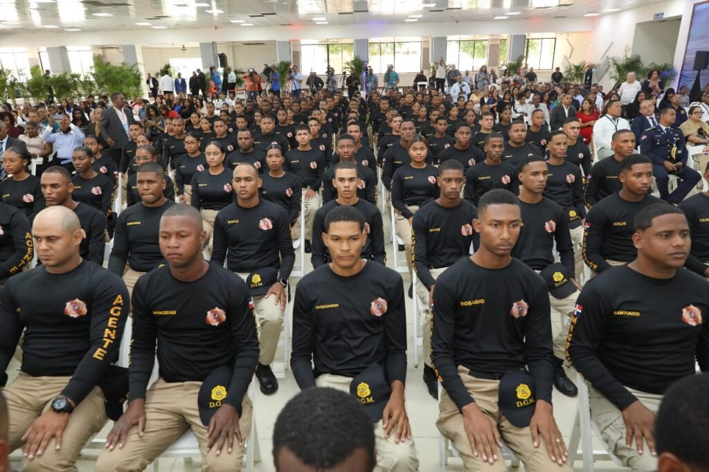 Presidente Abinader encabeza investidura de 160 nuevos agentes para interdicciones 3 Agentes para interdicciones Presidente Abinader encabeza investidura de 160 nuevos agentes para interdicciones