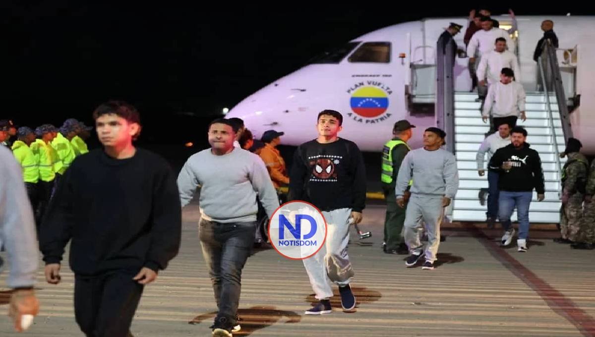 Maduro recula; acepta aumentar vuelos repatriación desde EEUU