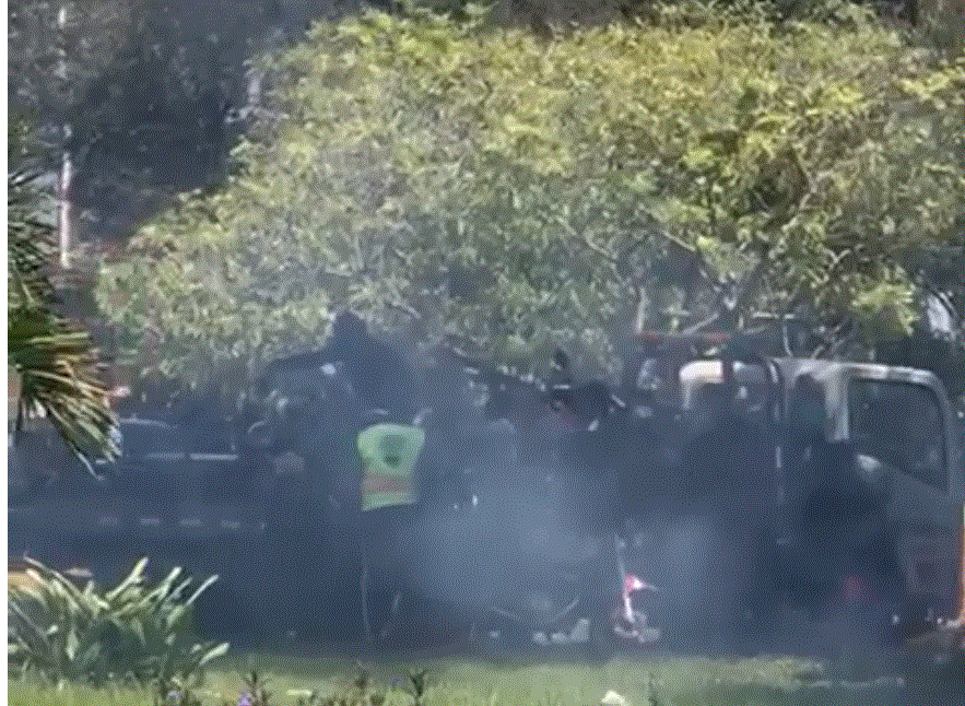 DIGESETT INCENDIAN Incendian grúa de la Digesett en la avenida Las Américas