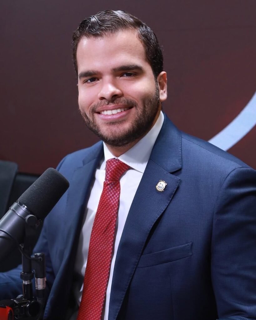 Diputado Vicente Sanchez Diputado Vicente Sánchez apoya las aspiraciones de Yayo Sanz Lovatón