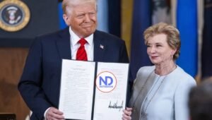 Firma orden para desmantelar el Departamento de Educación EU