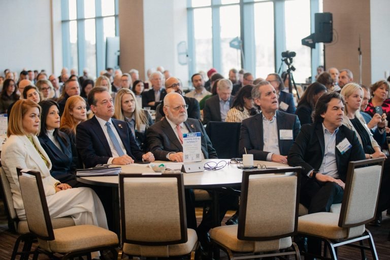 EXTRANJEROS. 1 Presidente Abinader promueve a RD como el «destino ideal» para inverrtir