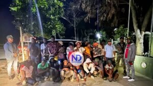 Abandonan jeepeta con 22 inmigrantes indocumentados en Montecristi
