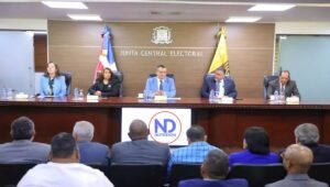 Junta Central presenta proyecto de la nueva cédula a otras organizaciones políticas