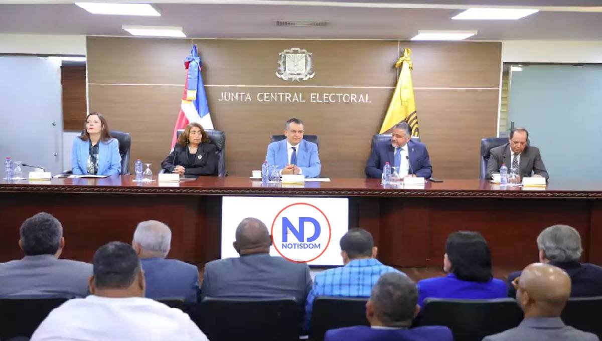 Junta Central presenta proyecto de la nueva cédula a otras organizaciones políticas
